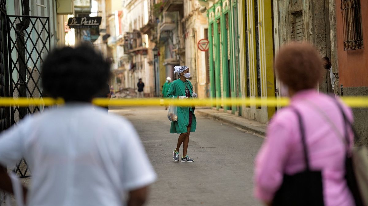 Fotky z Kuby: Tady se nakazili, nevstupujte za žlutou pásku